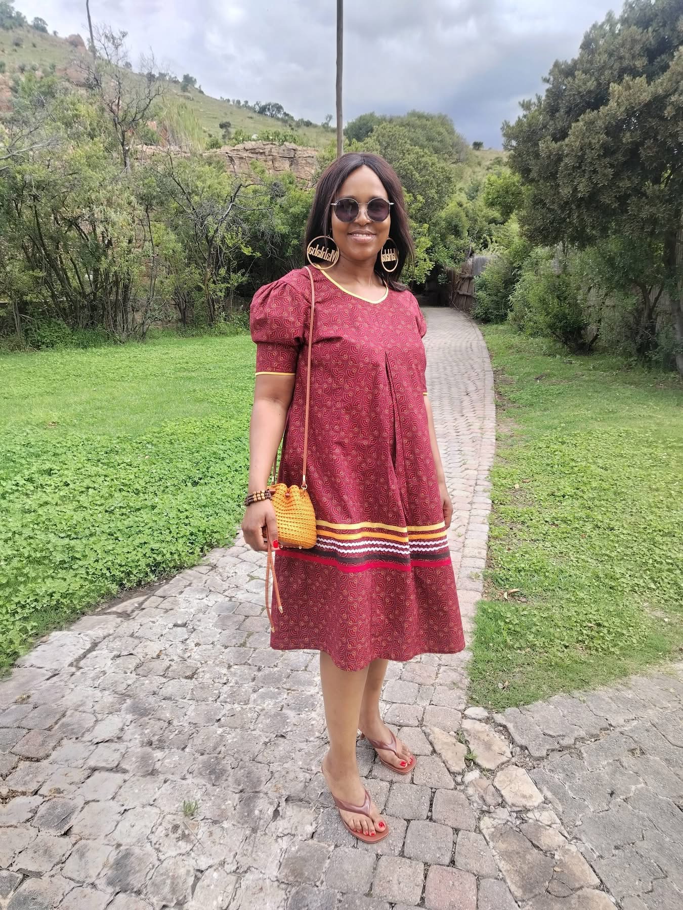Mampe Maria Radebe in traditional Sotho attire with a Thabonaka bucket bag